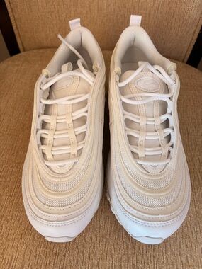 Nike Women's Cream/White Layered Athletic Sneakers